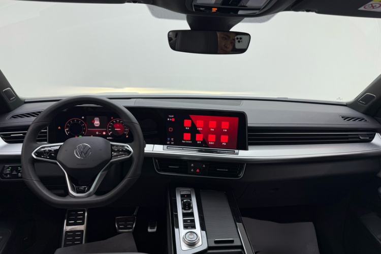 Used Volkswagen Tavendor 2023 380TSI All-Wheel Drive R-Line Journey Edition Interior 1