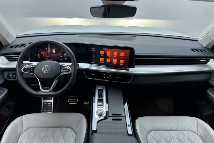 Used Volkswagen Tavendor 2023 380TSI Four-Wheel Drive R-Line Cruise Edition Interior 1