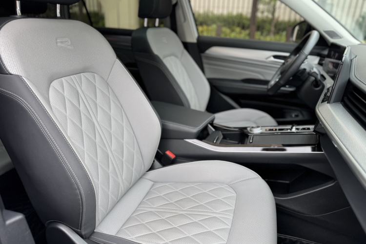 Used Volkswagen Tavendor 2023 380TSI Four-Wheel Drive R-Line First Edition Interior 1