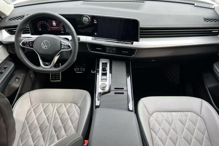 Used Volkswagen Tavendor 2023 380TSI Four-Wheel Drive R-Line Cruise Edition Interior 1
