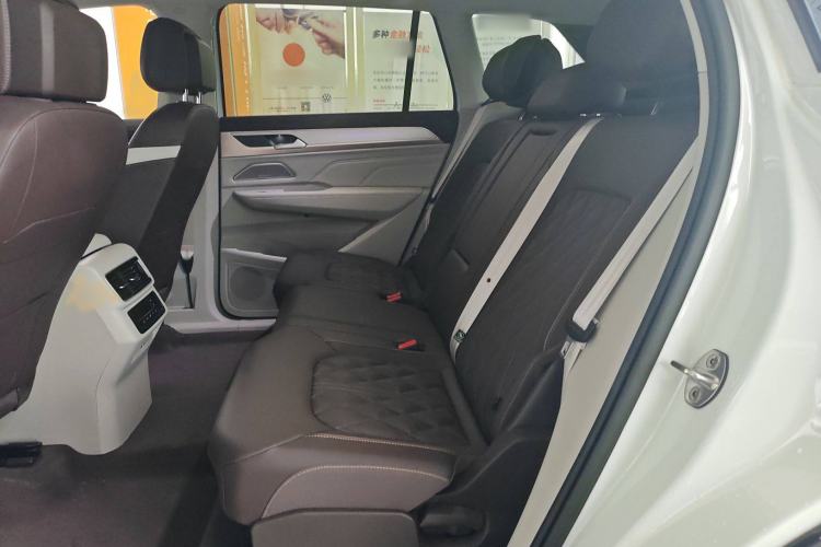 Used Volkswagen Tavendor 2023 380TSI All-Wheel Drive R-Line Journey Edition Interior 1
