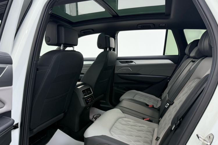 Used Volkswagen Tavendor 2023 380TSI All-Wheel Drive R-Line Journey Edition Interior 3
