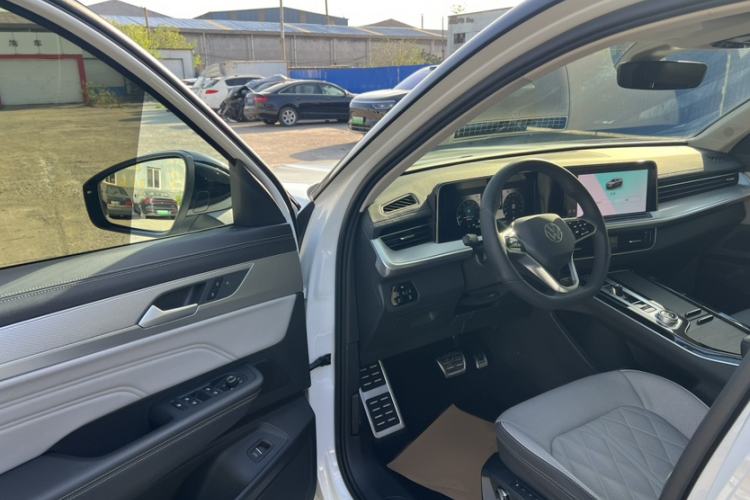 Used Volkswagen Tavendor 2023 380TSI Four-Wheel Drive R-Line Cruise Edition Interior 6