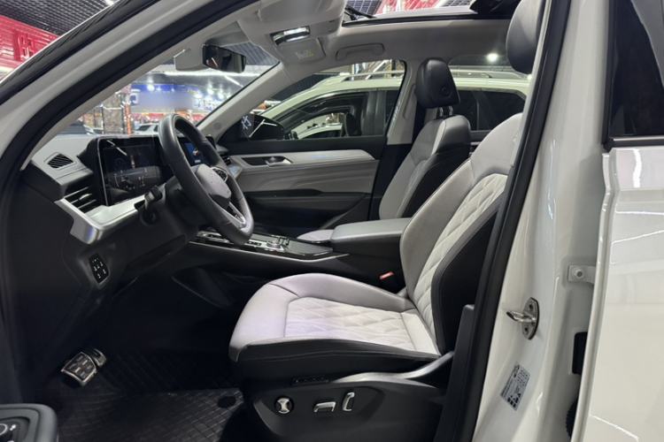 Used Volkswagen Tavendor 2023 380TSI Four-Wheel Drive R-Line Cruise Edition Interior 6