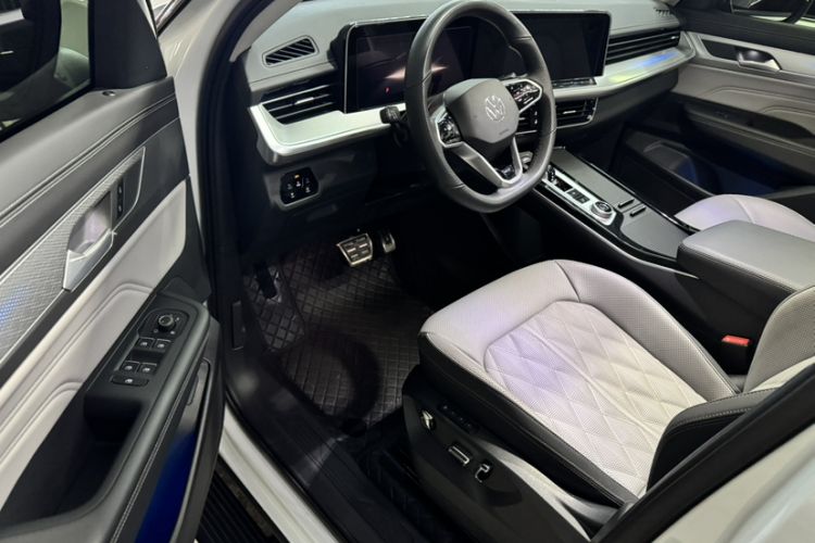 Used Volkswagen Tavendor 2023 380TSI Four-Wheel Drive R-Line Cruise Edition Interior 7