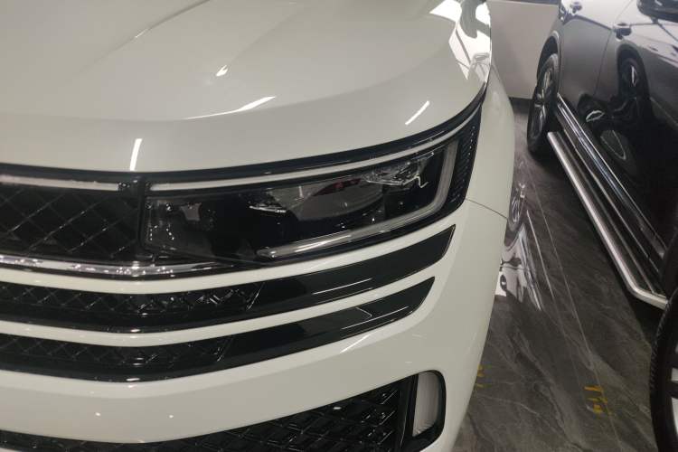 Used Volkswagen Tavendor 2023 380TSI All-Wheel Drive R-Line Journey Edition Left Front Headlight