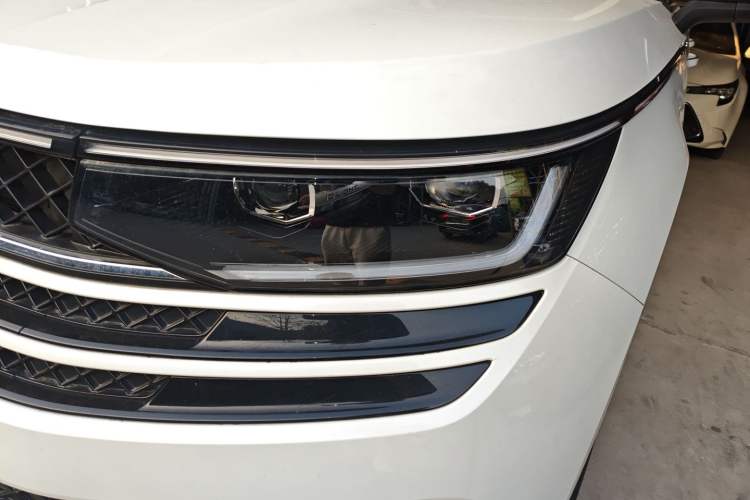 Used Volkswagen Tavendor 2023 380TSI All-Wheel Drive R-Line Journey Edition Left Front Headlight
