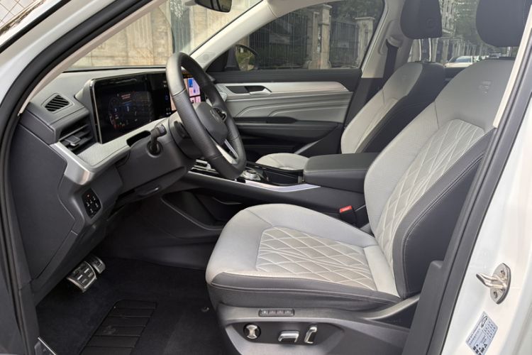 Used Volkswagen Tavendor 2023 380TSI Four-Wheel Drive R-Line Cruise Edition Left Front Seat