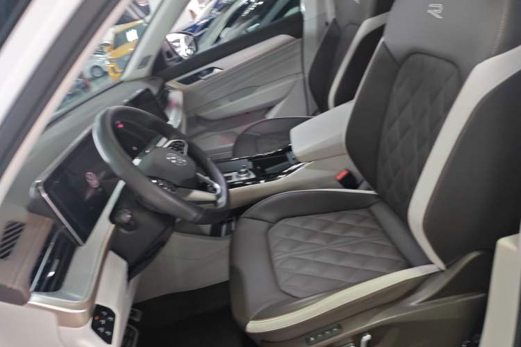Used Volkswagen Tavendor 2023 380TSI Four-Wheel Drive R-Line First Edition Left Front Seat