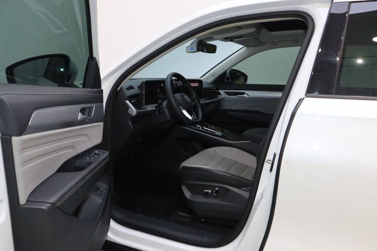 Used Volkswagen Tavendor 2023 330TSI Luxury Touring Edition Left Front Seat