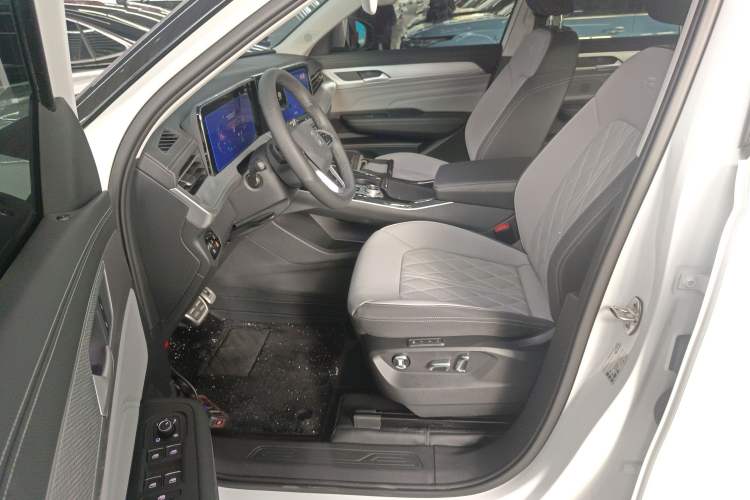 Used Volkswagen Tavendor 2023 380TSI Four-Wheel Drive R-Line Cruise Edition Left Front Seat