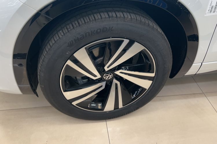 Used Volkswagen Tavendor 2023 380TSI Four-Wheel Drive R-Line Cruise Edition Left Front Wheel Hub