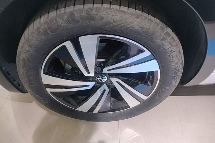 Used Volkswagen Tavendor 2023 380TSI Four-Wheel Drive R-Line Cruise Edition Left Front Wheel Hub