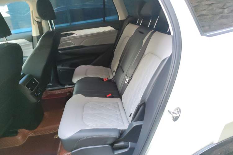 Used Volkswagen Tavendor 2023 380TSI Four-Wheel Drive R-Line First Edition Left Rear Seat