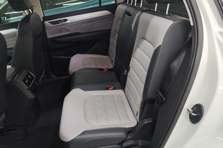 Used Volkswagen Tavendor 2023 330TSI Luxury Touring Edition Left Rear Seat