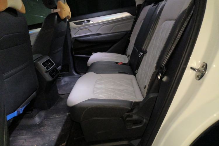 Used Volkswagen Tavendor 2023 380TSI Four-Wheel Drive R-Line First Edition Left Rear Seat