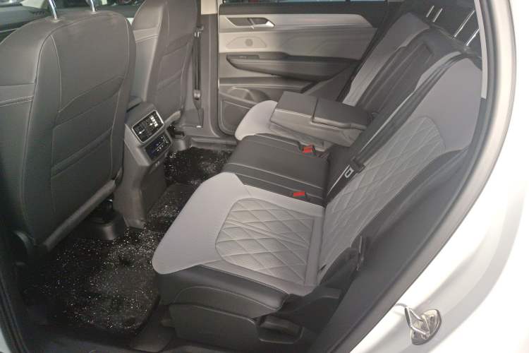 Used Volkswagen Tavendor 2023 380TSI Four-Wheel Drive R-Line Cruise Edition Left Rear Seat