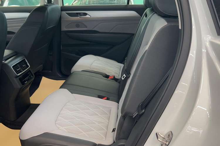 Used Volkswagen Tavendor 2023 380TSI Four-Wheel Drive R-Line Cruise Edition Left Rear Seat