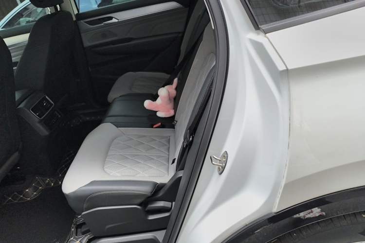 Used Volkswagen Tavendor 2023 380TSI Four-Wheel Drive R-Line Cruise Edition Left Rear Seat