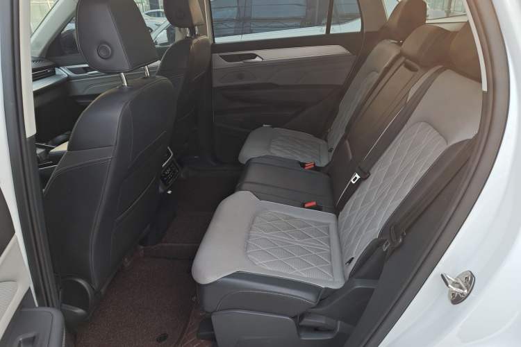 Used Volkswagen Tavendor 2023 380TSI Four-Wheel Drive R-Line Cruise Edition Left Rear Seat