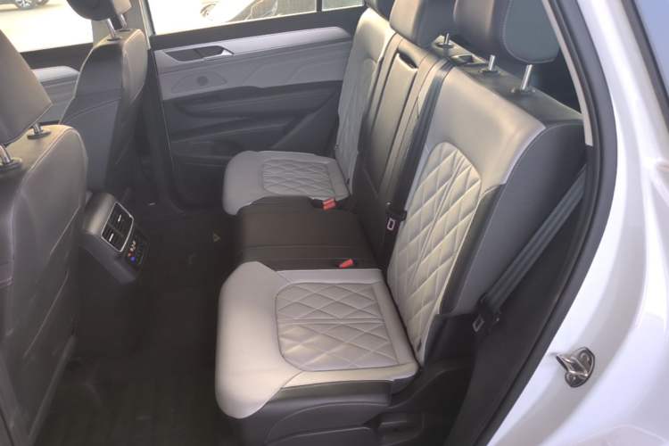 Used Volkswagen Tavendor 2023 380TSI Four-Wheel Drive R-Line Cruise Edition Left Rear Seat