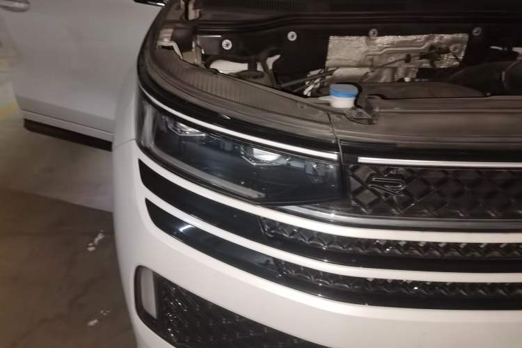 Used Volkswagen Tavendor 2023 380TSI All-Wheel Drive R-Line Journey Edition Right Front Headlight