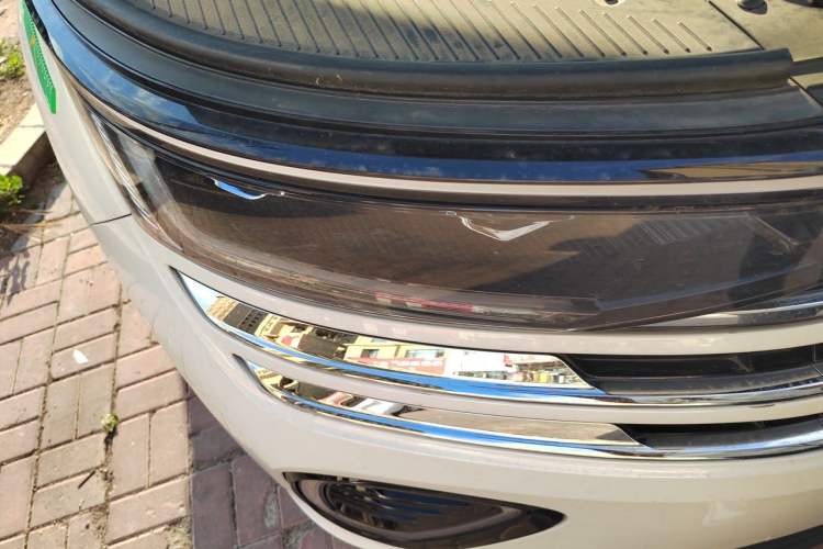 Used Volkswagen Tavendor 2023 330TSI Luxury Touring Edition Right Front Headlight