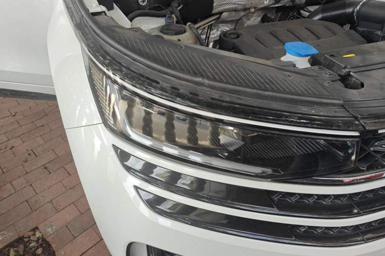 Used Volkswagen Tavendor 2023 380TSI All-Wheel Drive R-Line Journey Edition Right Front Headlight