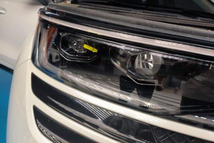Used Volkswagen Tavendor 2023 380TSI Four-Wheel Drive R-Line Cruise Edition Right Front Headlight