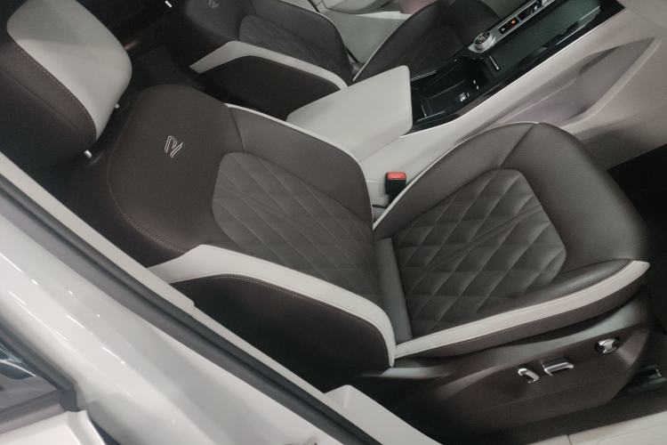 Used Volkswagen Tavendor 2023 380TSI All-Wheel Drive R-Line Journey Edition Right Front Seat