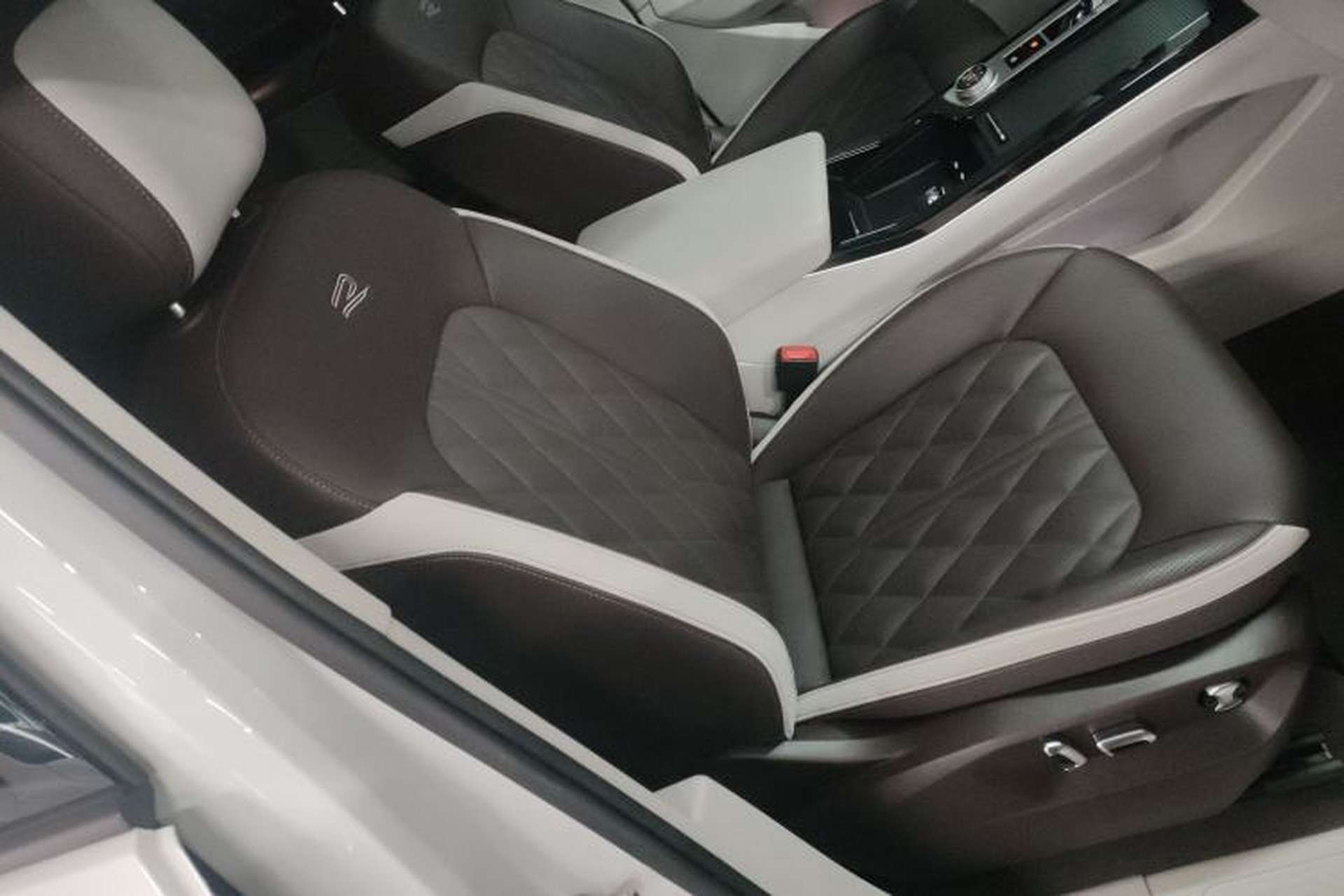 Used Volkswagen Tavendor 2023 380TSI All-Wheel Drive R-Line Journey Edition Right Front Seat