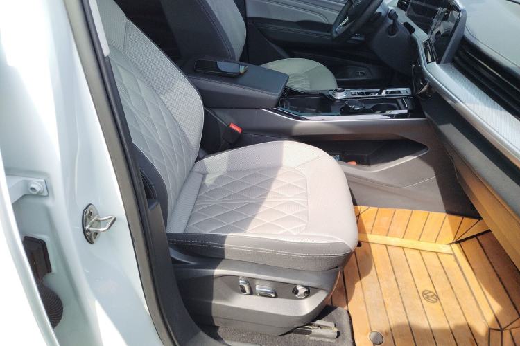 Used Volkswagen Tavendor 2023 380TSI Four-Wheel Drive R-Line Cruise Edition Right Front Seat
