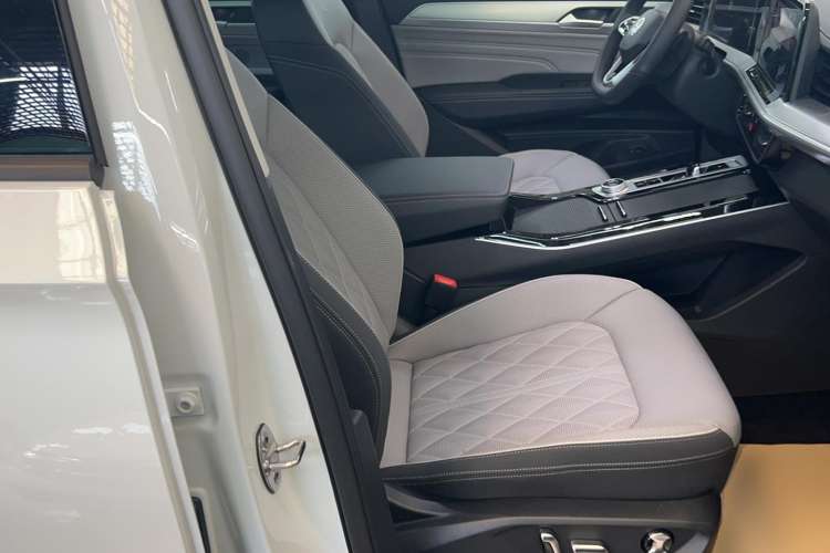 Used Volkswagen Tavendor 2023 380TSI Four-Wheel Drive R-Line Cruise Edition Right Front Seat