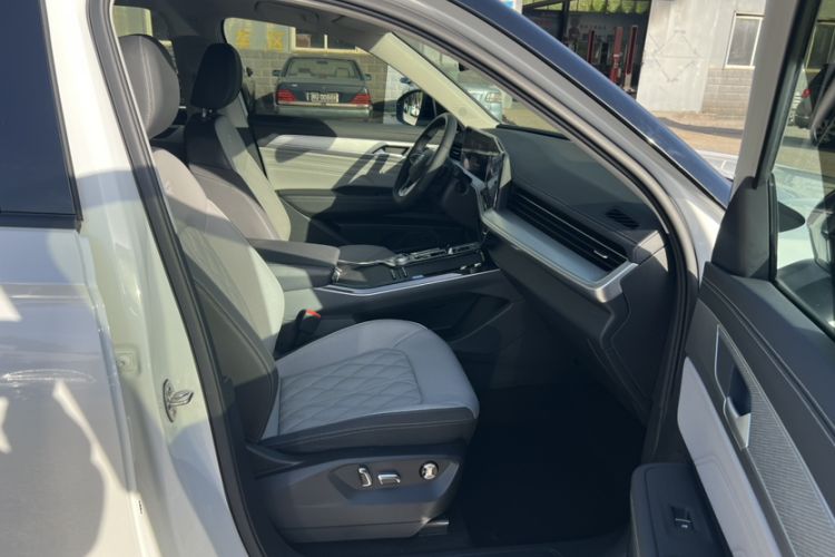 Used Volkswagen Tavendor 2023 380TSI Four-Wheel Drive R-Line Cruise Edition Right Front Seat