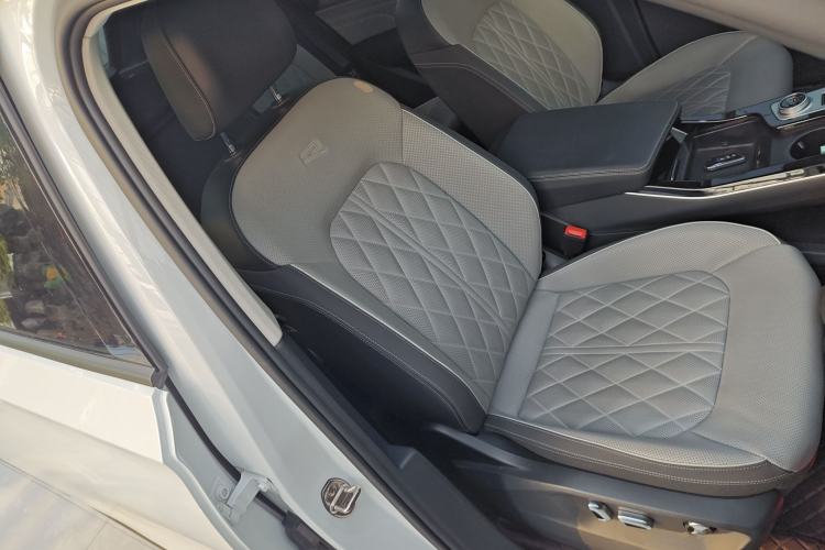Used Volkswagen Tavendor 2023 380TSI Four-Wheel Drive R-Line Cruise Edition Right Front Seat