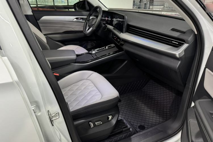 Used Volkswagen Tavendor 2023 380TSI Four-Wheel Drive R-Line Cruise Edition Right Front Seat