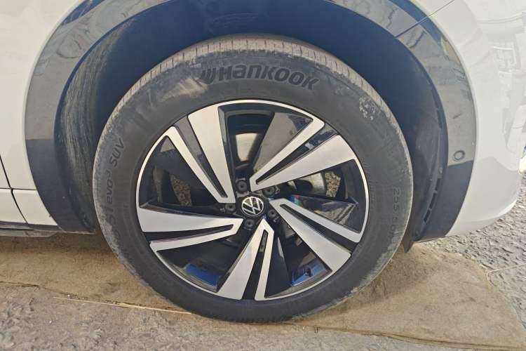 Used Volkswagen Tavendor 2023 380TSI Four-Wheel Drive R-Line Cruise Edition Right Front Wheel Hub