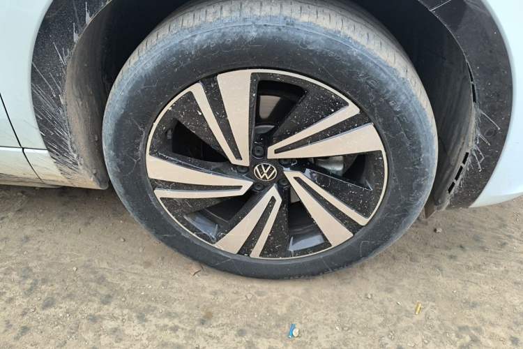 Used Volkswagen Tavendor 2023 380TSI Four-Wheel Drive R-Line Cruise Edition Right Front Wheel Hub
