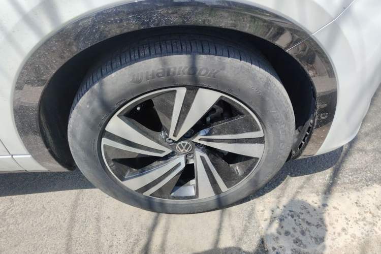 Used Volkswagen Tavendor 2023 380TSI Four-Wheel Drive R-Line Cruise Edition Right Front Wheel Hub
