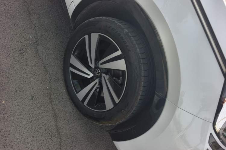 Used Volkswagen Tavendor 2023 380TSI Four-Wheel Drive R-Line Cruise Edition Right Front Wheel Hub