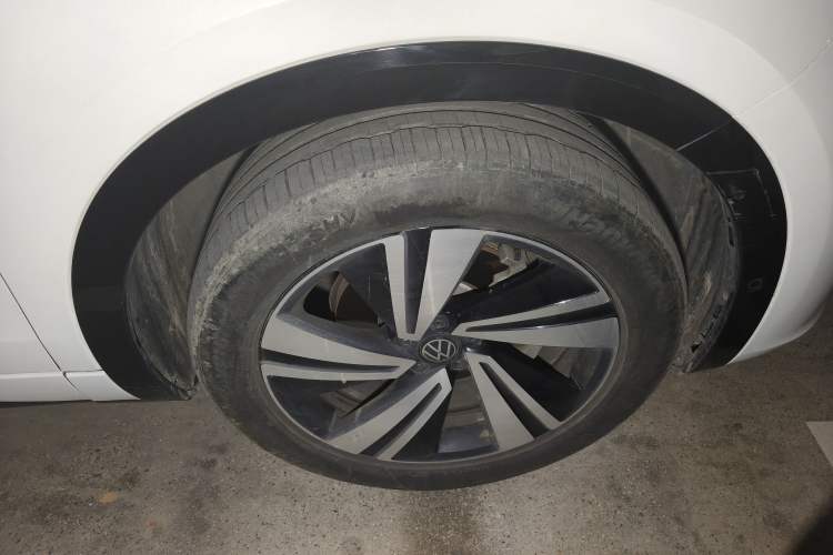 Used Volkswagen Tavendor 2023 380TSI Four-Wheel Drive R-Line Cruise Edition Right Front Wheel Hub