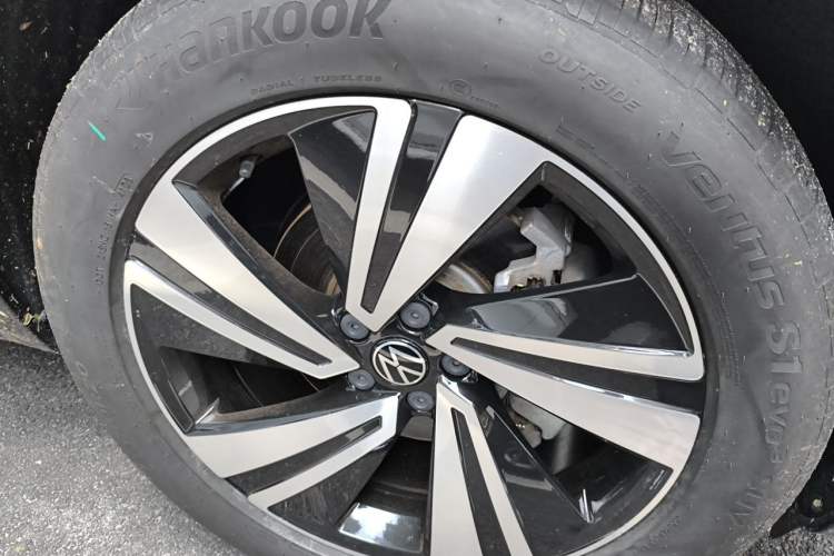 Used Volkswagen Tavendor 2023 380TSI Four-Wheel Drive R-Line Cruise Edition Right Front Wheel Hub