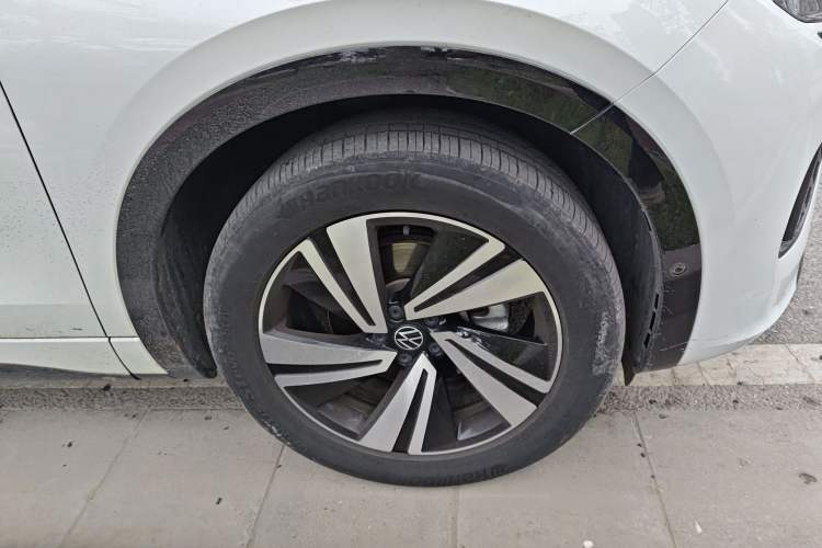 Used Volkswagen Tavendor 2023 380TSI Four-Wheel Drive R-Line Cruise Edition Right Front Wheel Hub