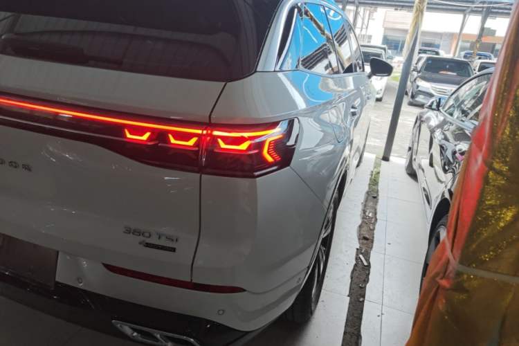 Used Volkswagen Tavendor 2023 380TSI Four-Wheel Drive R-Line Cruise Edition Right Rear Taillight