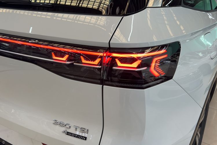 Used Volkswagen Tavendor 2023 380TSI Four-Wheel Drive R-Line Cruise Edition Right Rear Taillight