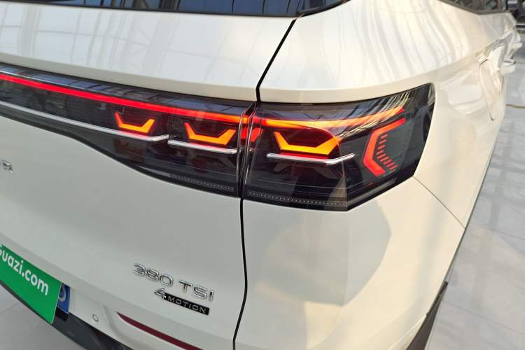 Used Volkswagen Tavendor 2023 380TSI Four-Wheel Drive R-Line Cruise Edition Right Rear Taillight