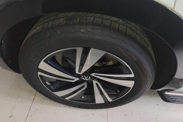 Used Volkswagen Tavendor 2023 380TSI Four-Wheel Drive R-Line Cruise Edition Right Rear Wheel Hub
