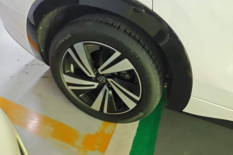 Used Volkswagen Tavendor 2023 380TSI Four-Wheel Drive R-Line Cruise Edition Right Rear Wheel Hub