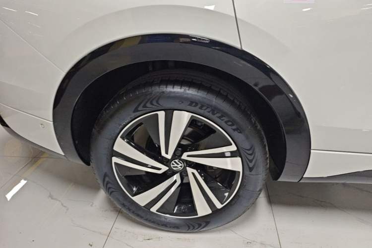 Used Volkswagen Tavendor 2023 380TSI Four-Wheel Drive R-Line Cruise Edition Right Rear Wheel Hub
