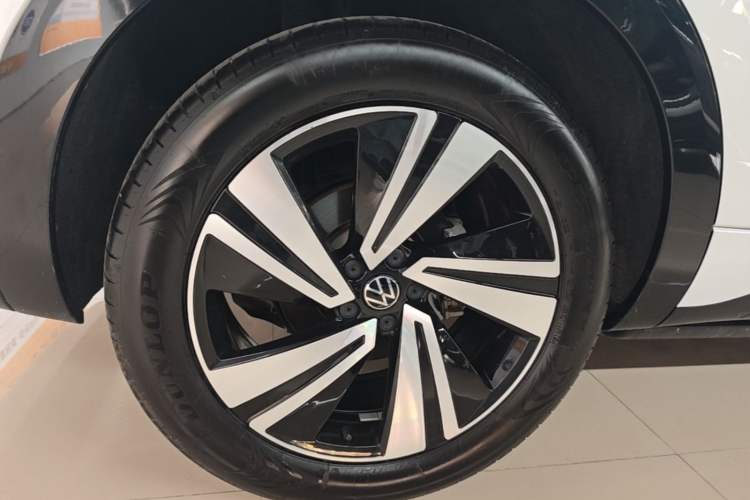 Used Volkswagen Tavendor 2023 380TSI Four-Wheel Drive R-Line Cruise Edition Right Rear Wheel Hub
